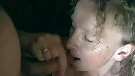 Seksiä sängyssä nais ...