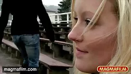 Kaunis blondi Venälä ...