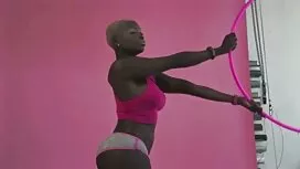 Kolme seksi videot k ...