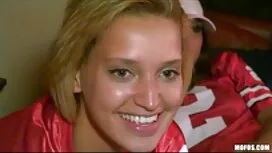 Riisuudu teini seksi ...
